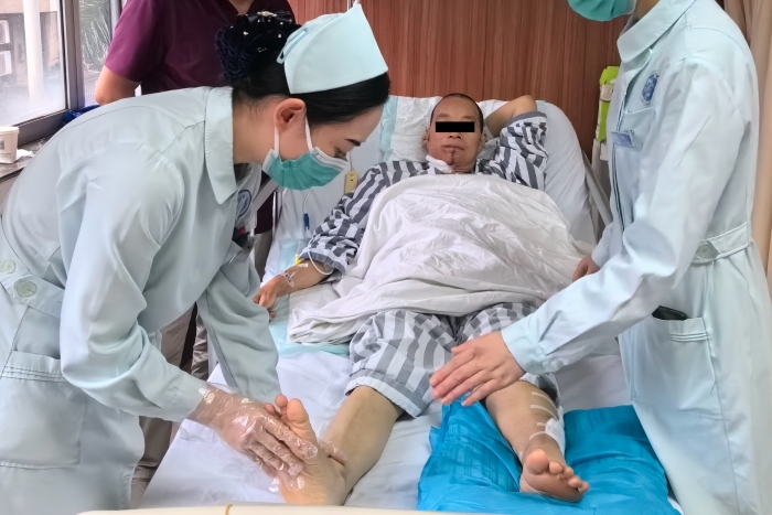 “颌”力促康复 共筑医患情——我院口腔颌面外科开展公休会健康教育活动 第 3 张
