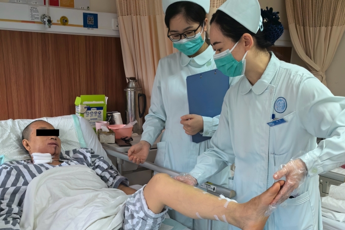 “颌”力促康复 共筑医患情——我院口腔颌面外科开展公休会健康教育活动 第 2 张
