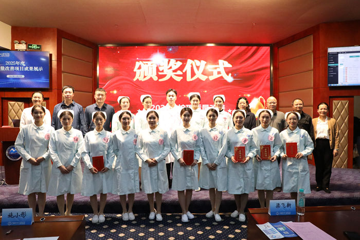 20251028全体参赛选手与评委合影留念_副本.jpg 20251028全体参赛选手与评委合影留念_副本.jpg