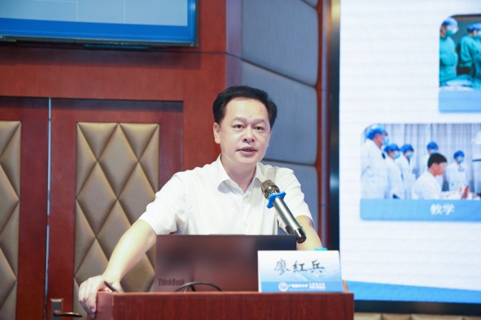 廖红兵院长讲新职工第一课_副本(1).jpg