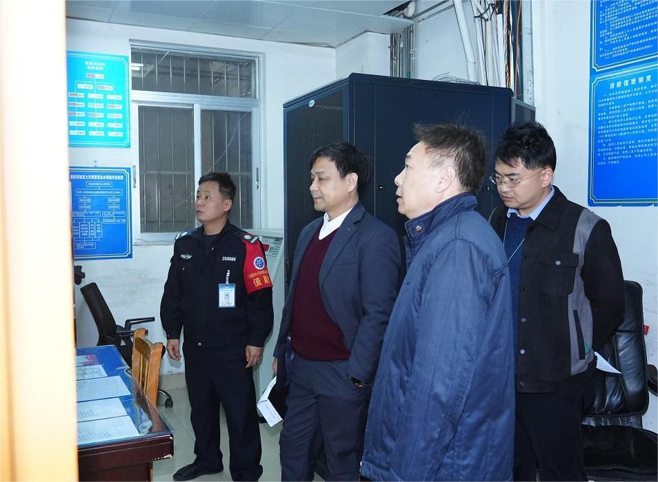 韦锦斌书记现场检查.jpg
