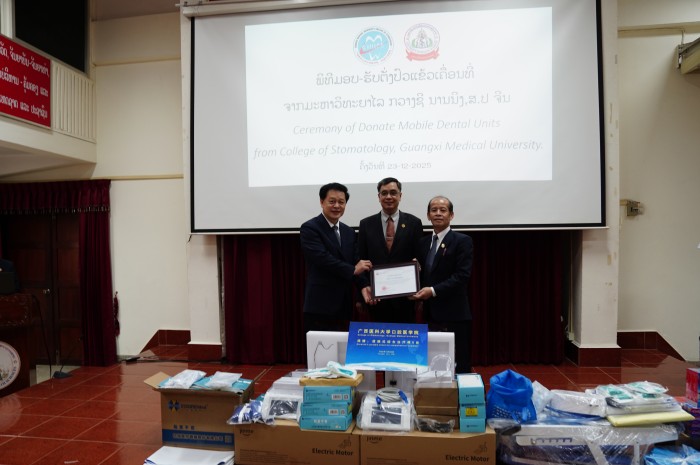 4.捐赠仪式(新)_副本.jpg 4.捐赠仪式(新)_副本.jpg