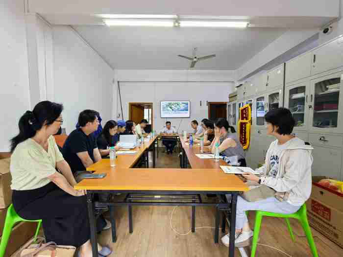 会议现场图.jpg