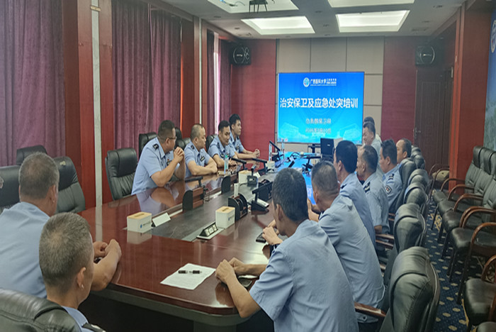 警医联动筑防线 筑牢医院安全屏障——我院联合滨湖派出所开展治安保卫及应急处突演练 第 1 张