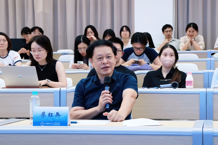 廖红兵副校长.jpg