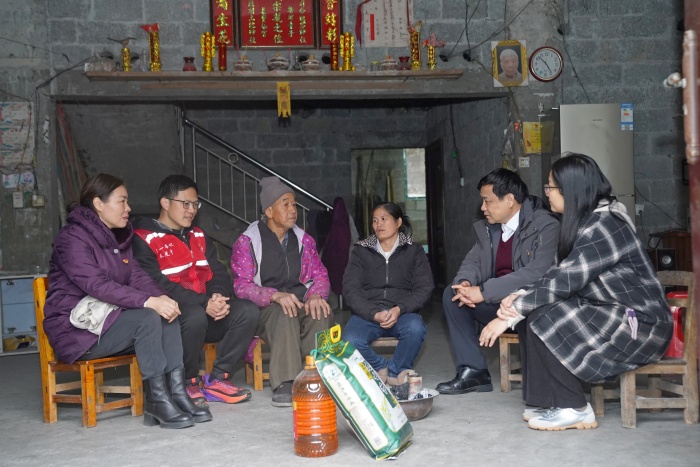 校领导带队赴广西医科大学附属口腔医院定点帮扶村开展遍访调研暨春节慰问活动 第 5 张