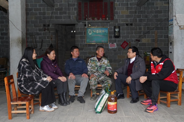 校领导带队赴广西医科大学附属口腔医院定点帮扶村开展遍访调研暨春节慰问活动 第 6 张