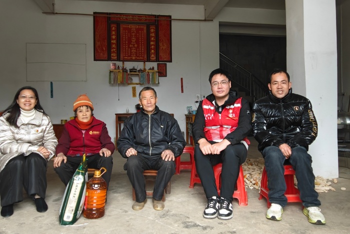 校领导带队赴广西医科大学附属口腔医院定点帮扶村开展遍访调研暨春节慰问活动 第 7 张