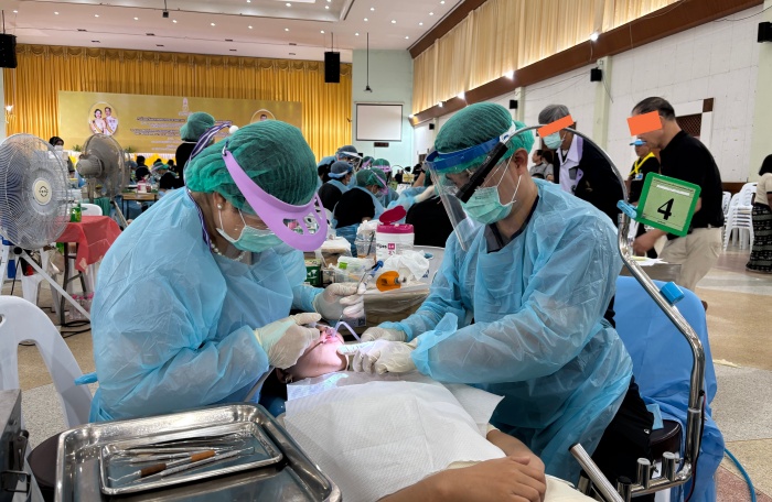 深化跨境协作 共护口腔健康——我院口腔预防科曾晓娟教授团队赴泰交流 第 1 张 深化跨境协作 共护口腔健康——我院口腔预防科曾晓娟教授团队赴泰交流 第 1 张