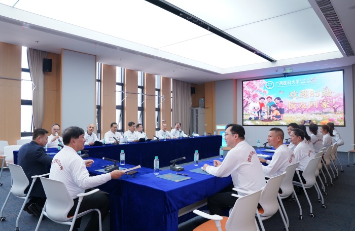 植绿忆芳华 再续校友缘——我院85级校友返校共植纪念树 第 2 张