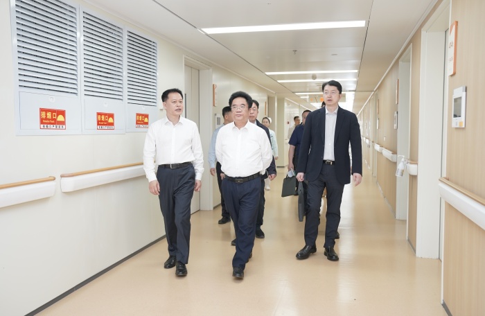 曾志羽校长带队到五象院区调研指导 第 2 张