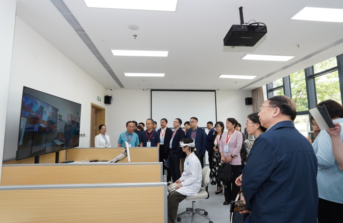 中国医院协会口腔医院分会第六届常委会第四次会议在我院顺利召开 第 7 张