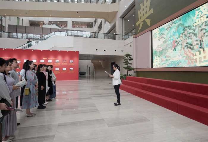 行政管理第一党支部书记汪岑带领全体党员开展“第一议题”学习_700.jpg