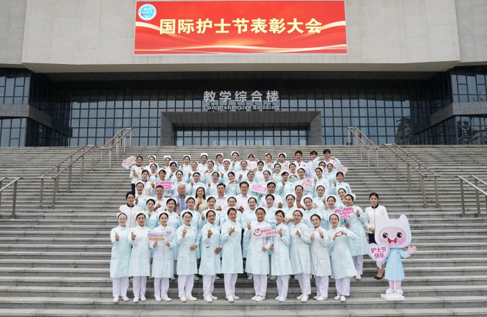 我院举行2026年“5·12”国际护士节表彰大会 第 7 张