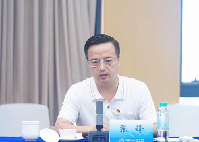 张锋副书记介绍公司情况_副本.jpg