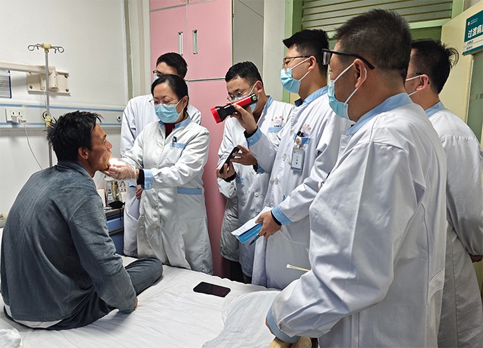 杏林桃李沐延风 初心如炬照征程——我院教师完成中华口腔医学会西部行志愿服务 第 2 张