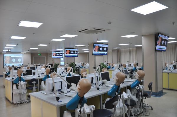 2013年8月2日，标准化口腔临床技能模拟实践教学培训基地.jpg