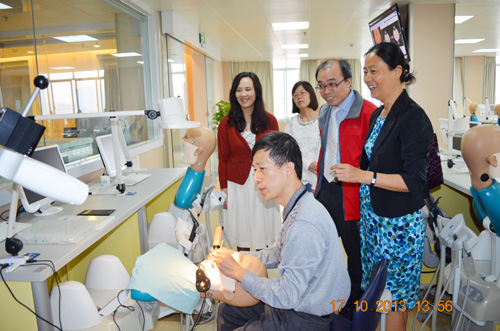 香港大学牙学院副院长张顺彬教授到我院参观访